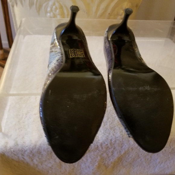 MIDNIGHT VELVET HEELS - Picture 4 of 5